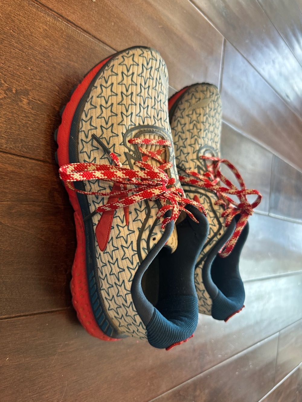 Brooks Adrenaline 20 Women’s Running Shoe Star-Pattern in Blue and Red - Picture 2 of 7